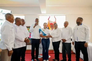 La alcaldesa de Santo Domingo Norte, Betty Gerónimo, fue reconocida por la Unión Deportiva de la Provincia Santo Domingo, como la figura del año que más apoya deporte,