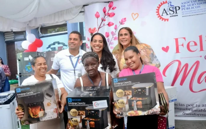 Betty Gerónimo celebra el Día de las Madres en SDN con muchos premios y diversión