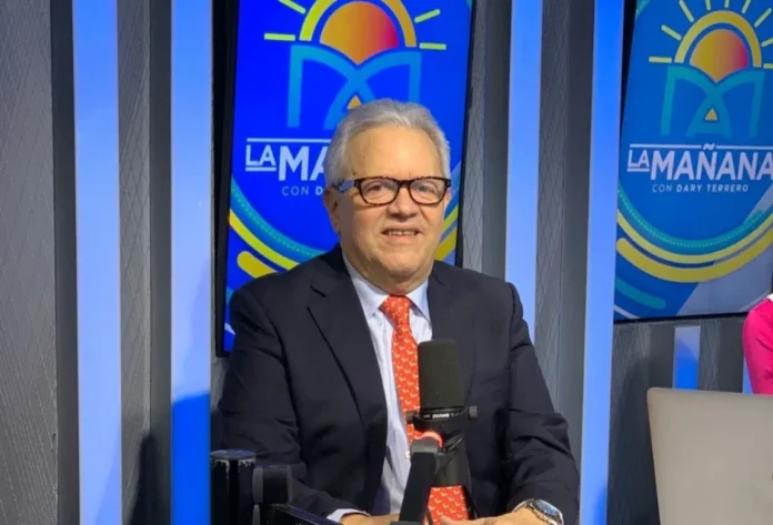 Humberto Salazar afirma que la Fuerza del Pueblo es un “club de jubilados” y destaca renovación del PRM con líderes jóvenes