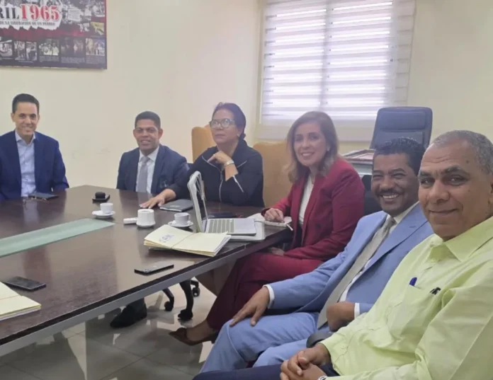 Ingrid Mendoza destaca la importancia de la unidad y el trabajo en equipo durante reunión de la Fuerza del Pueblo