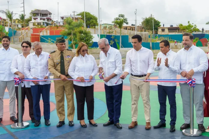 Abinader y Collado inauguran bulevar de la Salud en Haina con inversión de 165 millones de pesos.