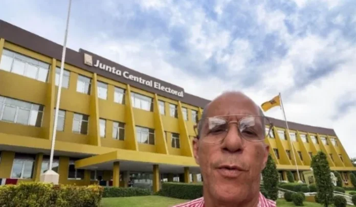 Ciudadano cuestiona costos de documentos personales y denuncia presuntos abusos en cobros de impuestos