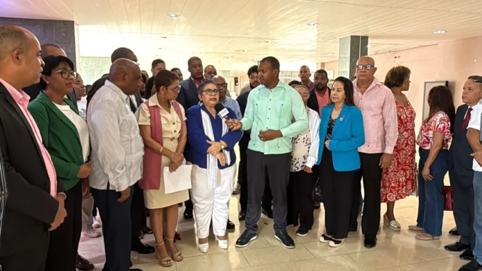 Denuncian presunto uso irregular de recursos en la DIGECACRD
