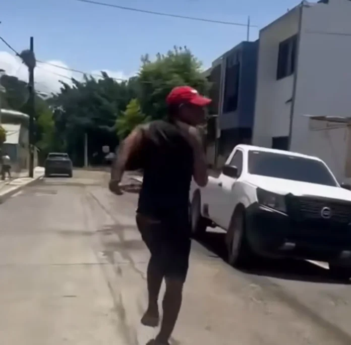Presunto ladrón se lanza a canal de agua mientras era perseguido por comunitarios en Mao