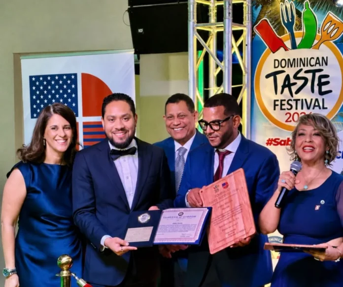 Jaime Rincón es reconocido en Nueva York por su aporte a la comunicación, el turismo y la diáspora dominicana