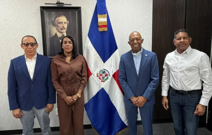 Bertico Santana recibe a comisión de diputados dominicanos en el Consulado de Nueva Jersey