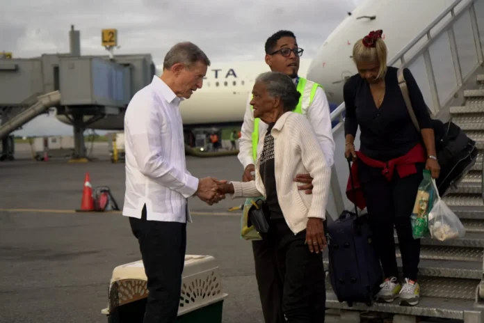 Gobierno dominicano facilita retorno al país de 65 ciudadanos a través de vuelo humanitario procedente de Venezuela