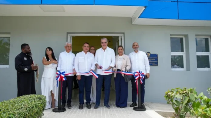 Presidente Abinader entrega remozamiento y moderna área de Emergencia del Hospital Municipal de Cevicos