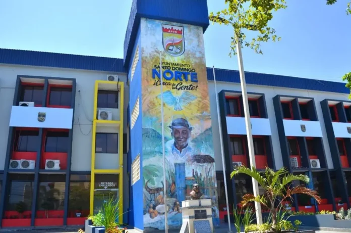 Alcaldía de Santo Domingo Norte entrega 15 computadoras para fortalecer laboratorio tecnológico de ACOPRO
