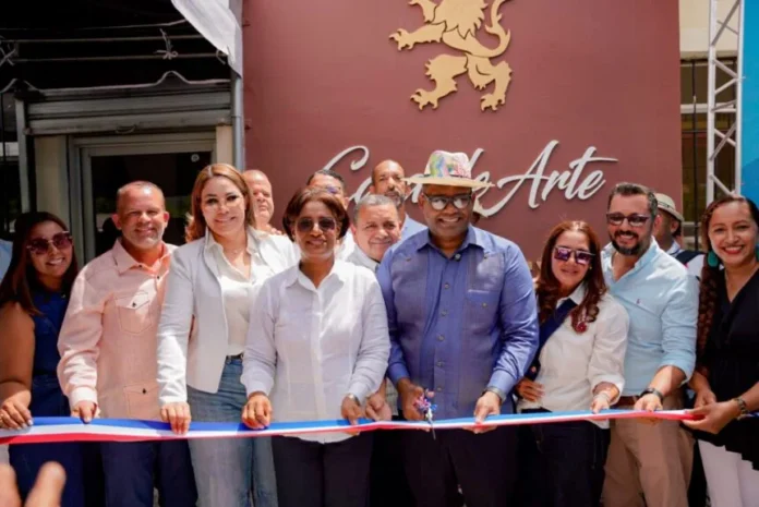 Propeep entrega remozada Casa de Arte y nuevo Paseo de los Colores en Higüey