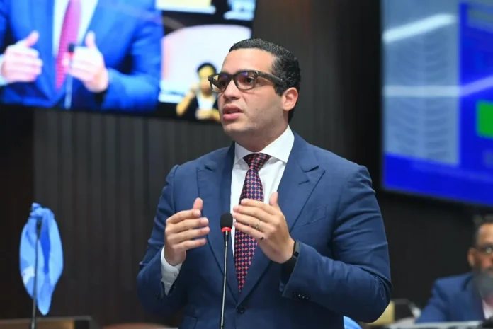 Charlie Mariotti Jr. propone reforzar la libertad de expresión en el Código Penal y ampliar la vacatio legis