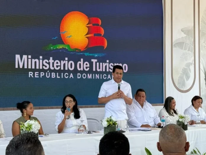 Ministro Collado deja iniciado el rescate de playa Monte Río de Azua con inversión de más de 265 millones de pesos