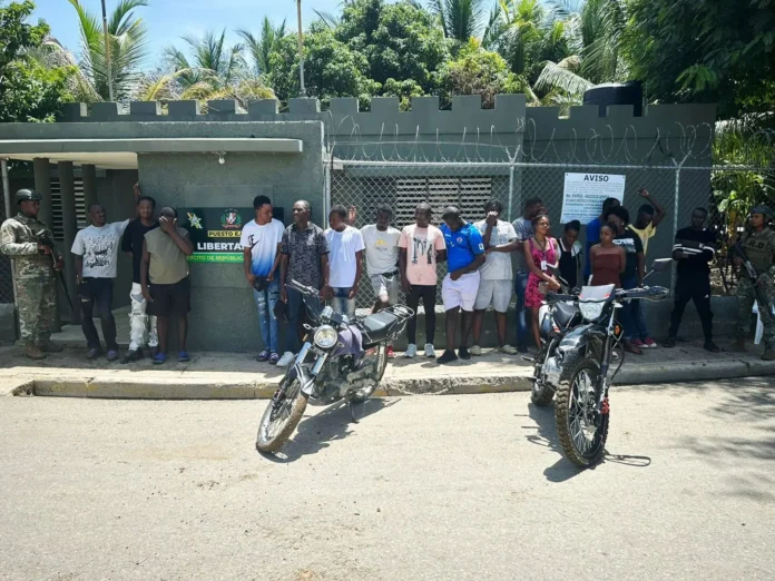 Ejército intercepta 56 haitianos indocumentados en diferentes provincias fronterizas