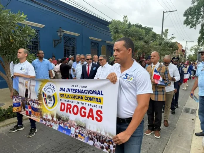 Hogar Crea realiza multitudinaria marcha contra las drogas y pide reformar la Ley 50-88