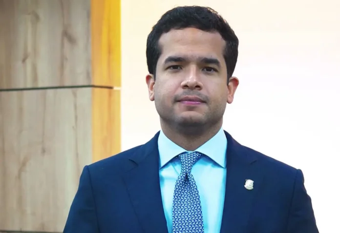 Omar Fernández solicita ayuda para repatriar a 57 dominicanos atrapados en Venezuela tras los terremotos