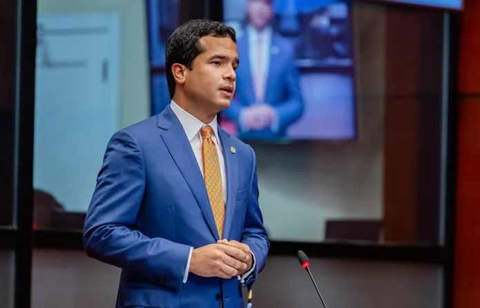 Gregory Paniagua destaca la trayectoria y méritos propios de Omar Fernández 
