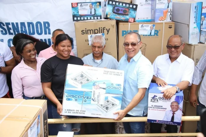 Senador Johnson Encarnación realiza operativo médico en Hondo Valle