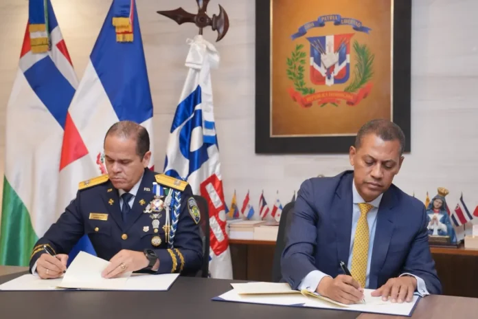 Policía Nacional e INDOTEL firman acuerdo para modernizar el registro y control de detenidos en destacamentos