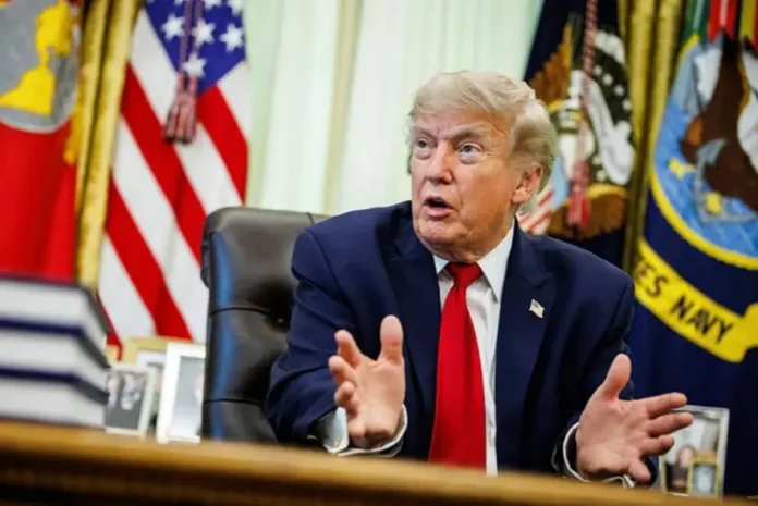 Trump exige precios más bajos pero la gasolina cae por reducción de las tensiones con Irán