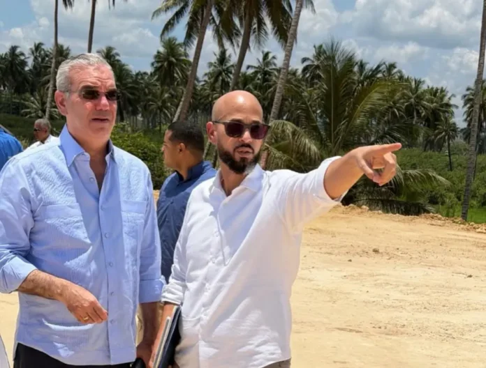 Alcalde de Nagua, Junior Peralta, felicita al presidente Luis Abinader por su cumpleaños y destaca su compromiso con el desarrollo nacional