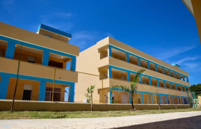 Padres y personal del Centro Educativo Enriquillo denuncian presuntos maltratos y solicitan intervención de las autoridades