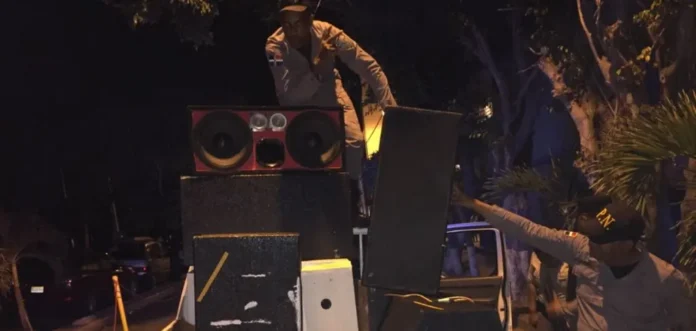 Destacan labores de la Policía para controlar la música a alto volumen durante la noche