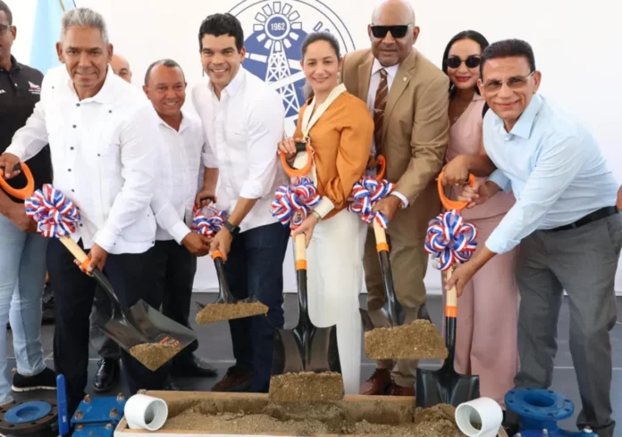 Wellington Arnaud da primer palazo para la construcción del acueducto Damajagua-Maizal, provincia Valverde