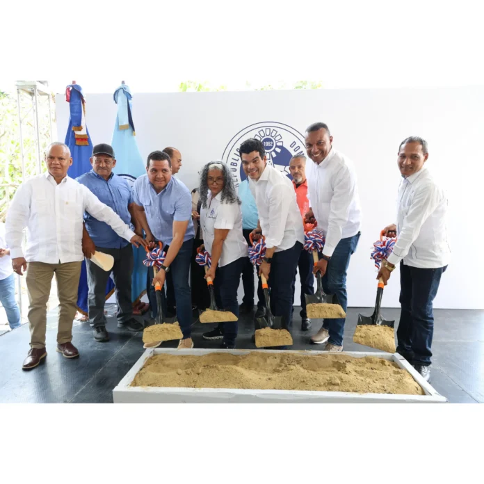 Wellington Arnaud inicia segunda etapa acueducto múltiple Sabana Iglesia, provincia Santiago
