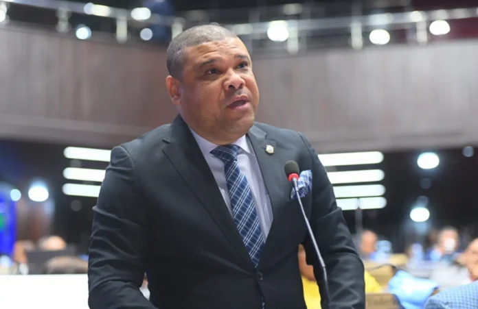 Diputado Raposo cuestiona nuevos préstamos: «No se puede endeudar más al país sin resultados»