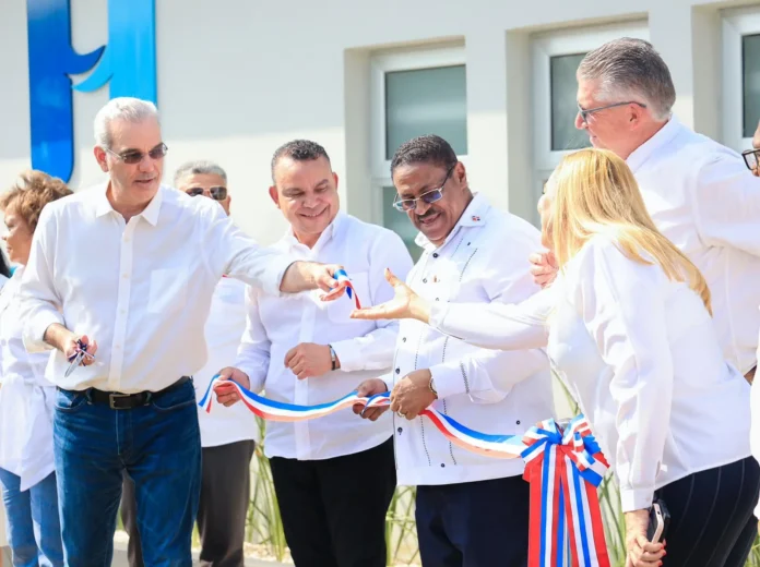 Abinader entrega Hospital Municipal Hacienda Estrella y salda deuda histórica de más de 20 años con la comunidad