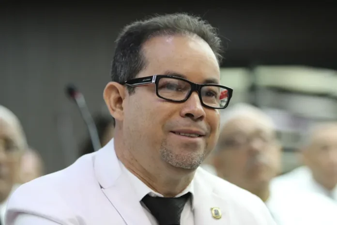 Amado Díaz agradece respaldo tras ser ratificado como vocero de la bancada del PRM en la Cámara de Diputados