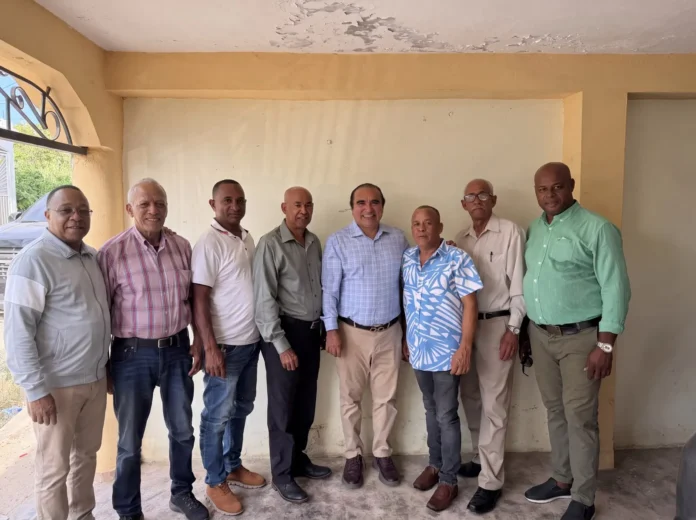 Fundadores de la Fuerza del Pueblo en SDN respaldan a Víctor Pavón como aspirante a la Alcaldía para 2028