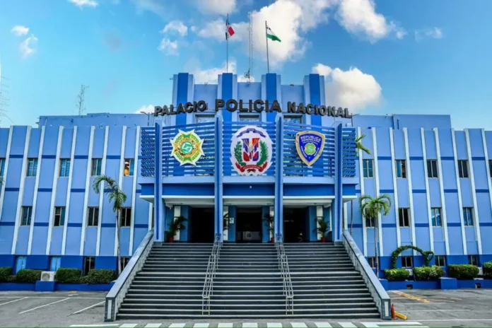 **NOTA DE PRENSA** **Alcaldesa Betty Gerónimo acompaña al presidente Luis Abinader en la inauguración del Ministerio Internacional Monte de Dios** **Santo Domingo Norte, República Dominicana.** – La alcaldesa de Santo Domingo Norte, Betty Gerónimo, acompañó al presidente Luis Abinader en la inauguración del Ministerio Internacional Monte de Dios, en un acto que reunió a autoridades, líderes religiosos y miembros de la comunidad en un ambiente de fe, unidad y esperanza. Durante la actividad, los asistentes destacaron la importancia de este nuevo espacio como un punto de encuentro para el fortalecimiento de los valores espirituales y la promoción de iniciativas orientadas al bienestar de las familias y de la comunidad. La alcaldesa Betty Gerónimo resaltó el valor de respaldar proyectos que fomenten la convivencia, la solidaridad y la formación en principios que contribuyan al desarrollo integral de la sociedad.