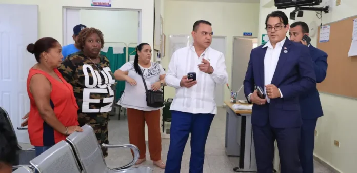 Director del SNS supervisa hospitales de Santiago Oeste y dispone mejoras en la atención