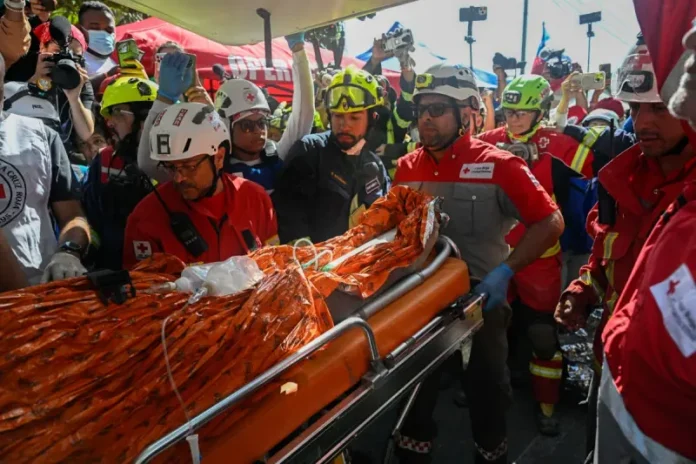 Rescatan a superviviente de los terremotos en Venezuela tras ocho días bajo los escombros
