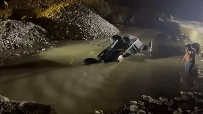 Mueren cuatro personas tras caer una yipeta a un río en Baní