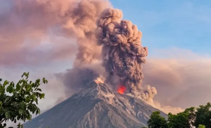 Guatemala emite una alerta especial por la intensificación de actividad del Volcán de Fuego