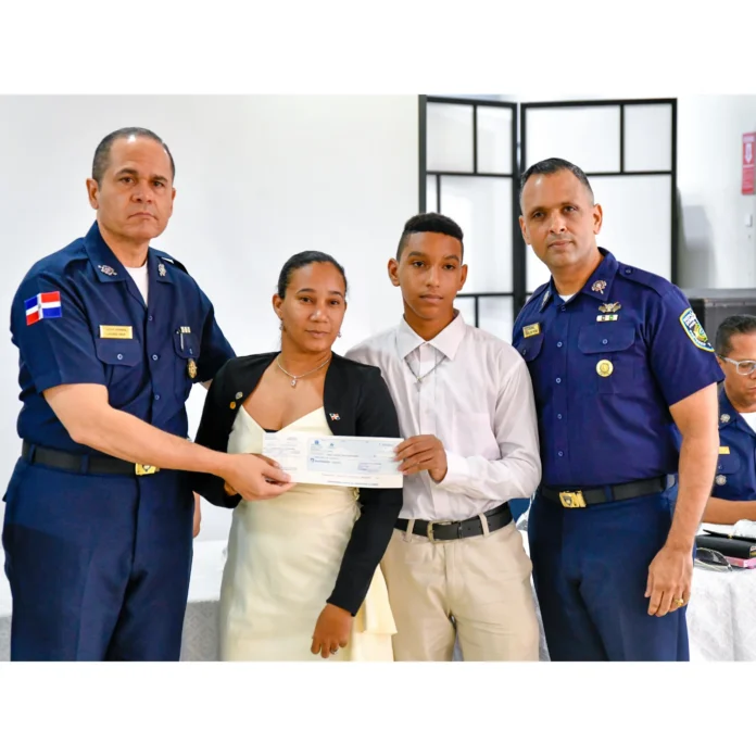 Policía Nacional entrega prestaciones por sobrevivencia a familiares de agentes fallecidos en el cumplimiento del deber