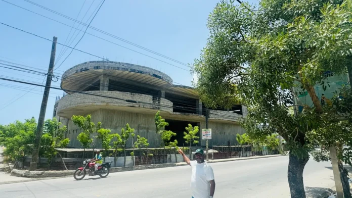 Socio de COOPNAMA denuncia presuntas irregularidades en compra de terreno para sucursal de Nagua