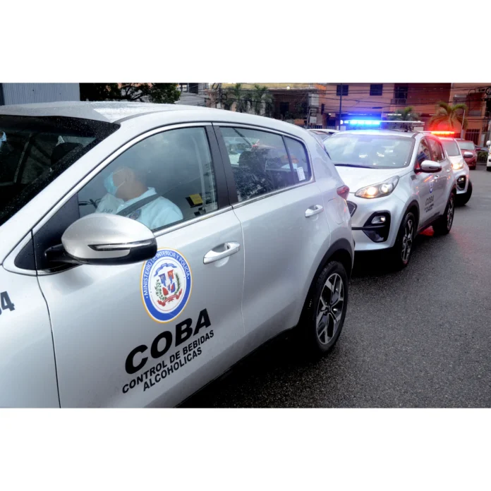 Ciudadano denuncia cierre de negocio durante operativo del COBA y la Policía Nacional en Santo Domingo
