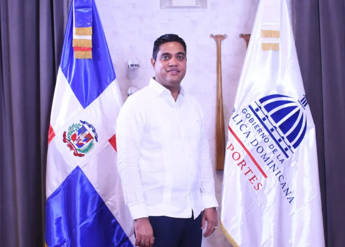 Kelvin Cruz propone plan piloto para fortalecer sostenibilidad y eficiencia en la gestión de los estadios