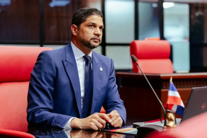 Senador Gustavo Lara aclara que desde 2022 no tiene participación societaria, administrativa ni comercial en GESPRO