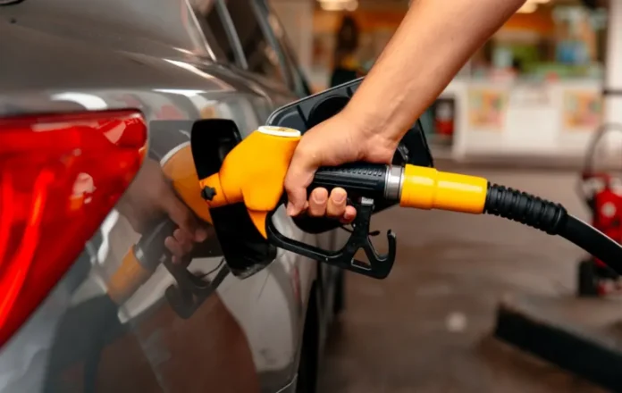 Aumentan RD$3 a combustibles premium y RD$2 a los regulares